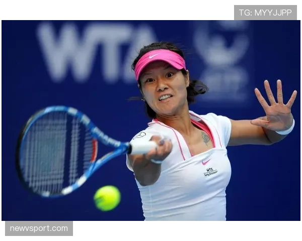 李娜那双手不知道抹了多少汗，教练都看傻了这自律模式太魔幻了吧